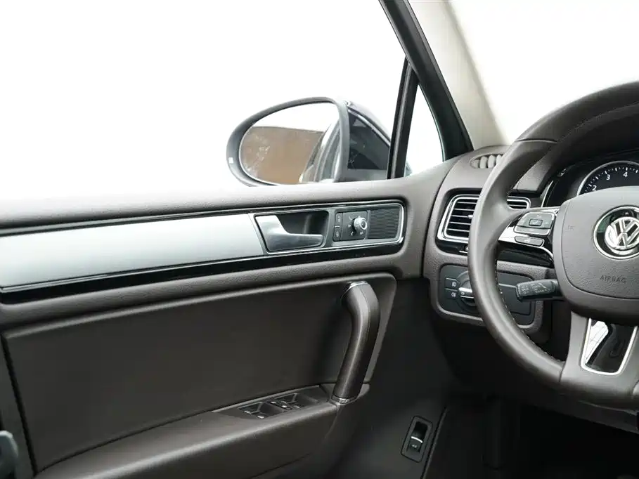 Volkswagen Touareg 2017 3.0TSI Explorer Edition фото 13