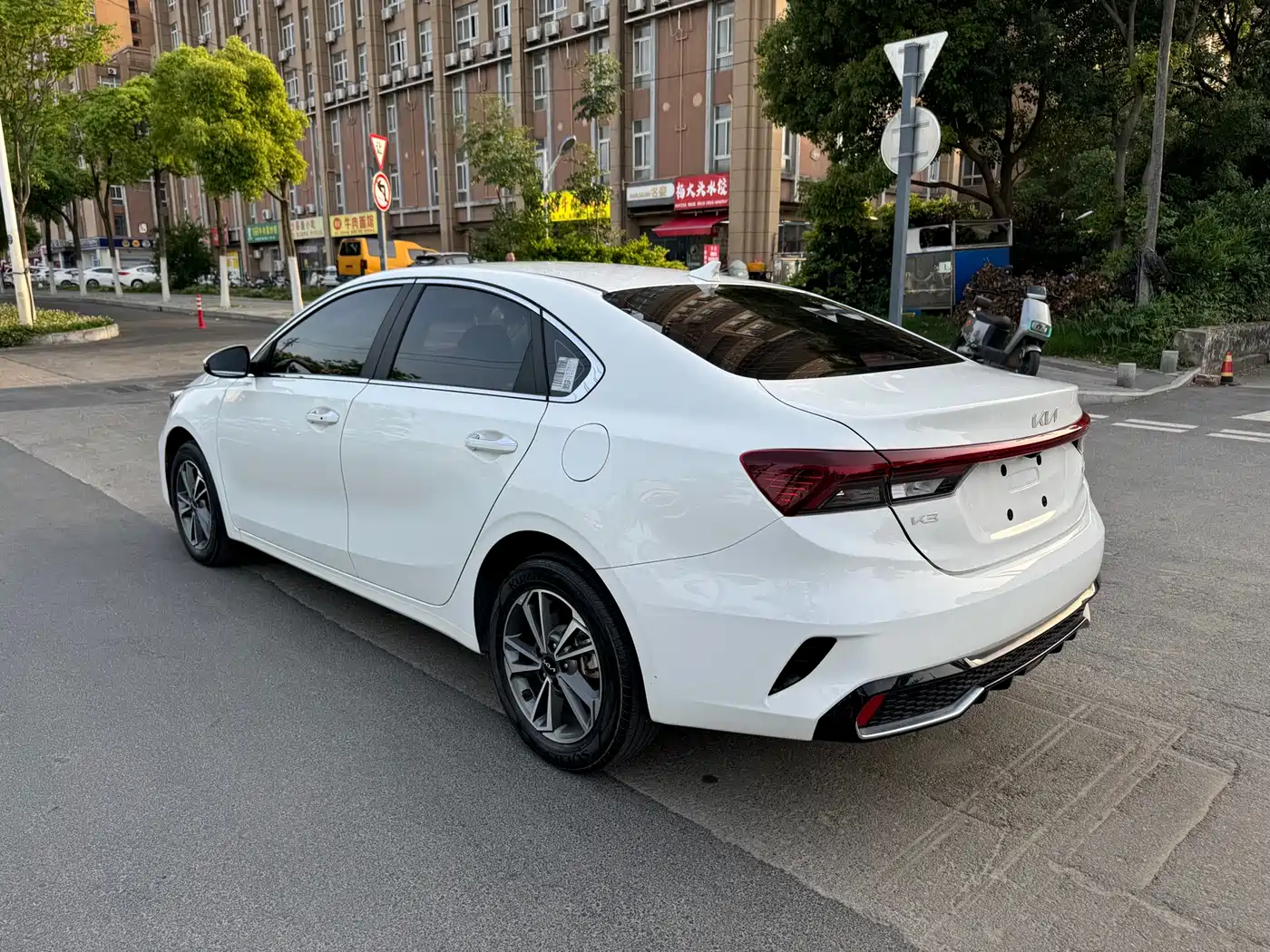 Kia K3 2023 1.5L CVT Comfort Edition фото 14