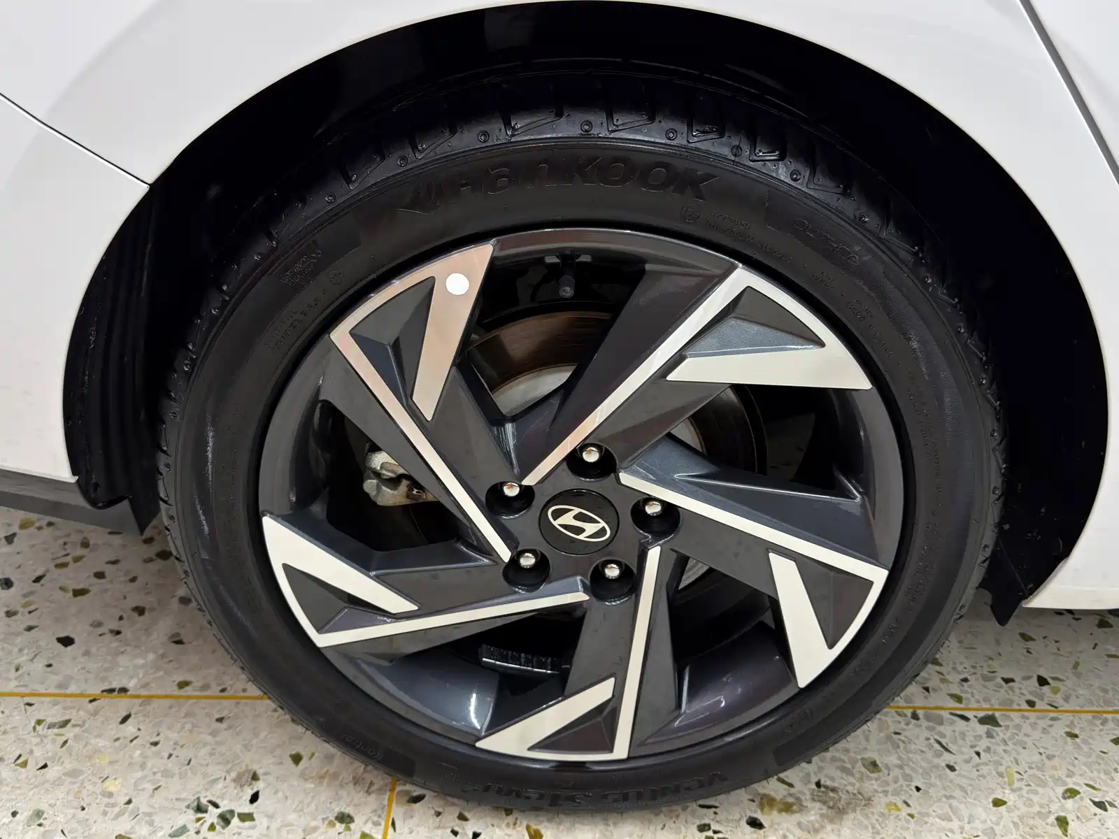 Фото 33 - Hyundai Elantra