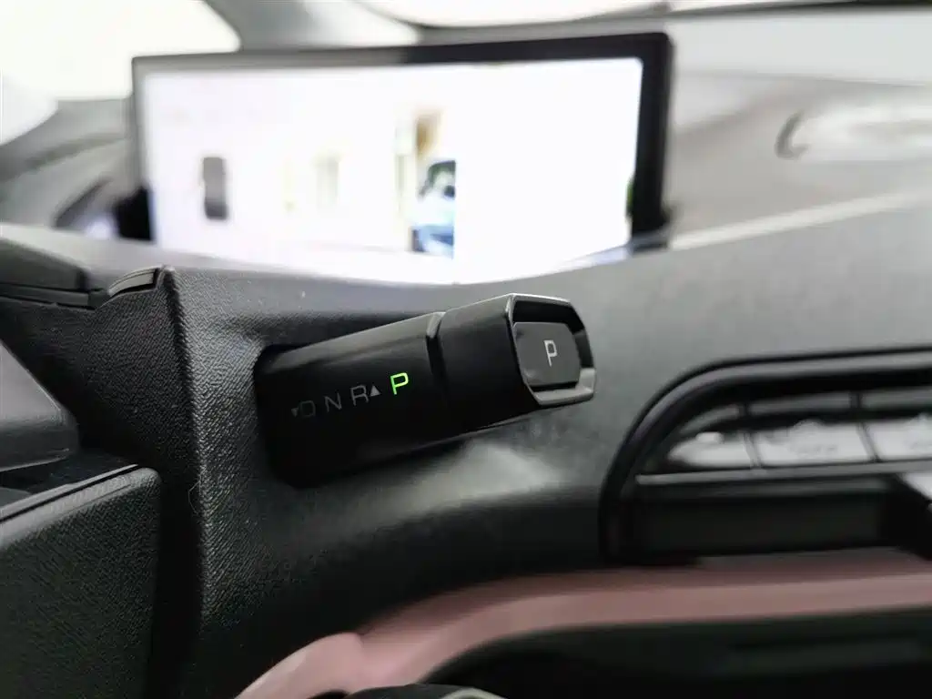 Baojun Baojun E300 2020 Stellar Smart Travel Edition 13