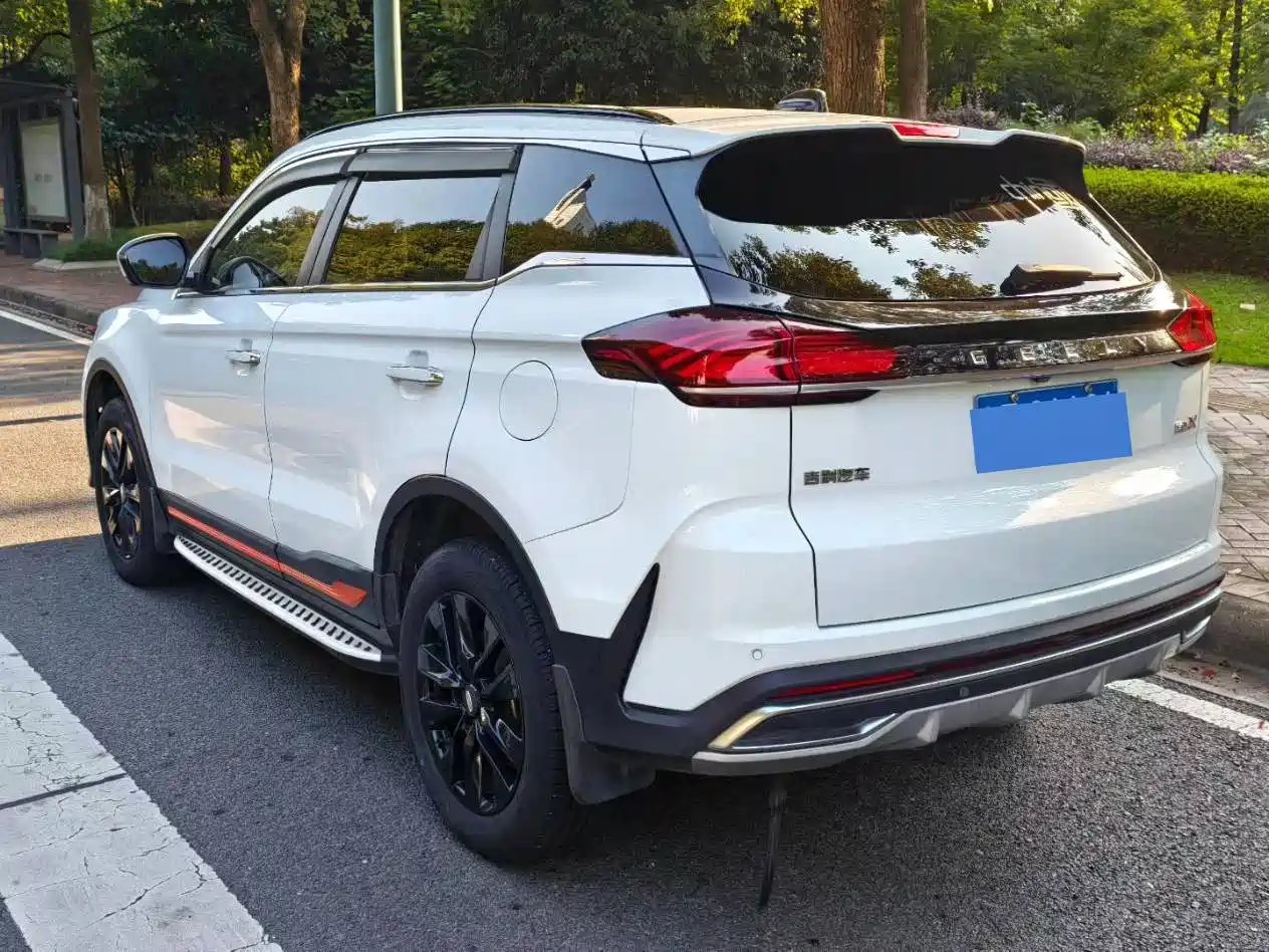 Photo 6 - Geely Atlas