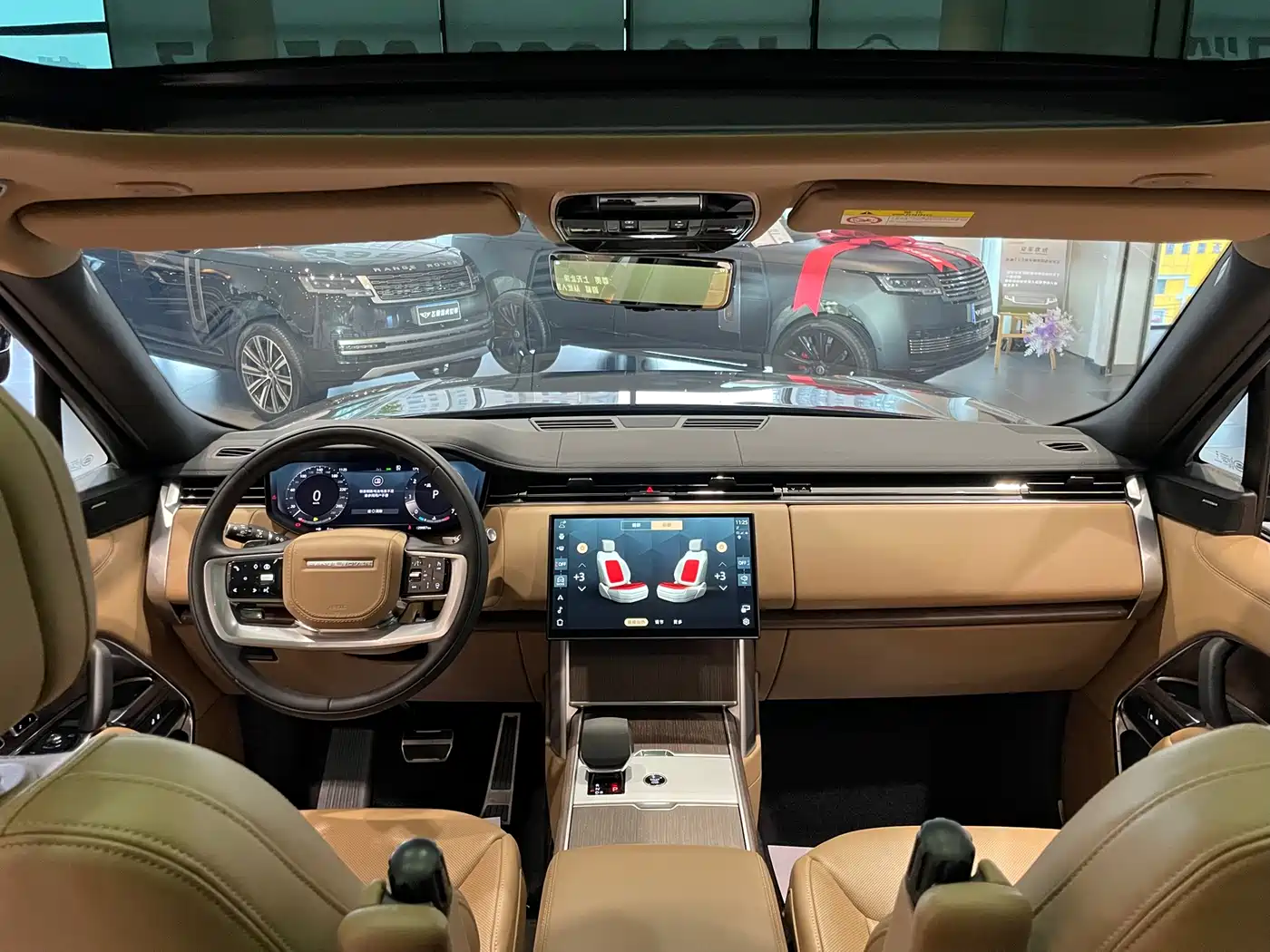 Land Rover Range Rover 2024 3.0 L6 360PS Golden Age Edition фото 17