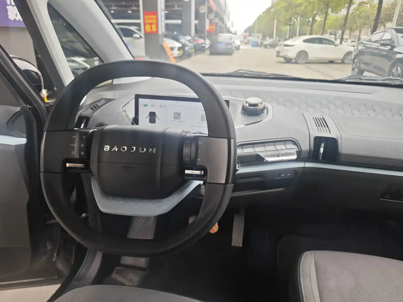 BAOJUN E300