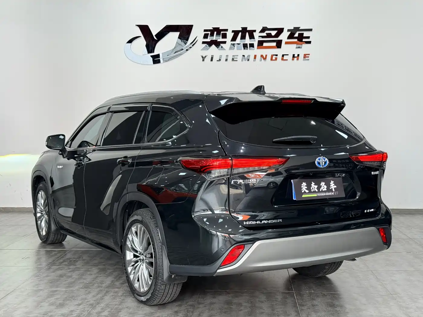 Toyota Highlander 2022 Model Dual Engine 2.5L 4WD Premium Edition 7-Seater фото 20