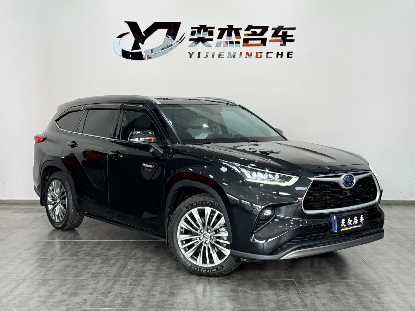 Toyota Highlander 2022 Model Dual Engine 2.5L 4WD Premium Edition 7-Seater фото 3
