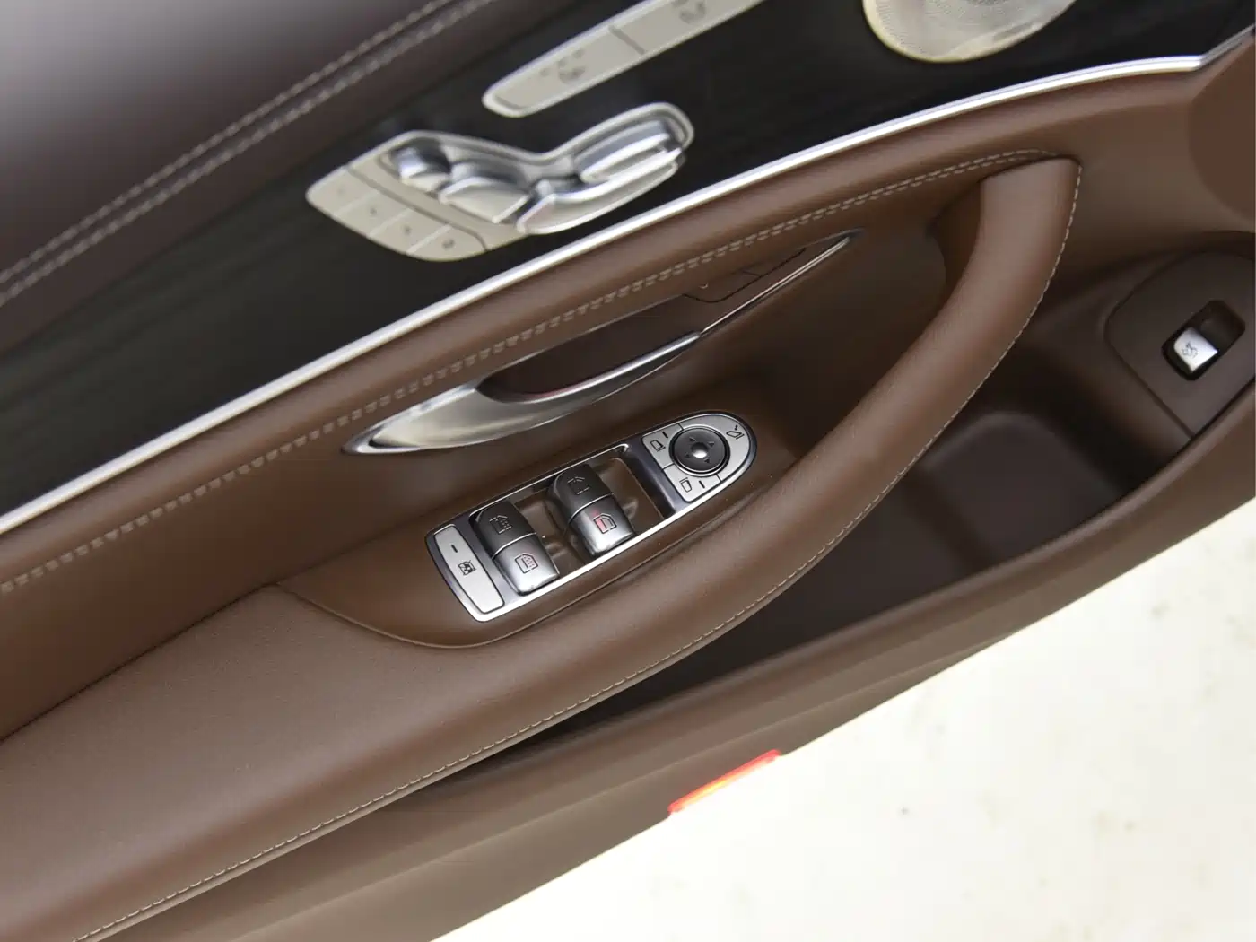 Mercedes-Benz E-Class 2023 Facelift E 300 L Luxury фото 10