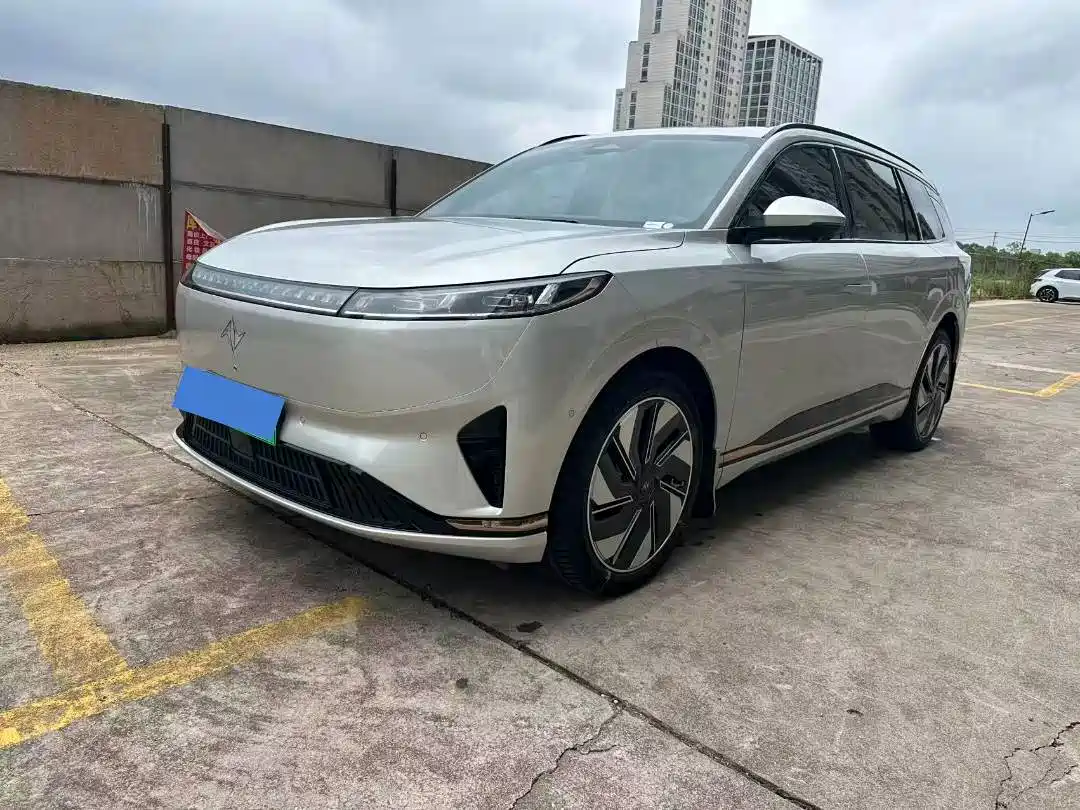 Dongfeng Yipai eπ008 2025 210Max Extended Range 5-Seater