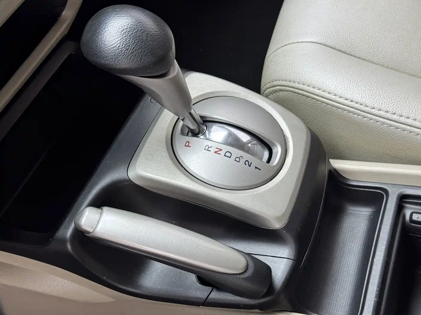 CIIMO CIIMO 2014 2012 1.8L Automatic