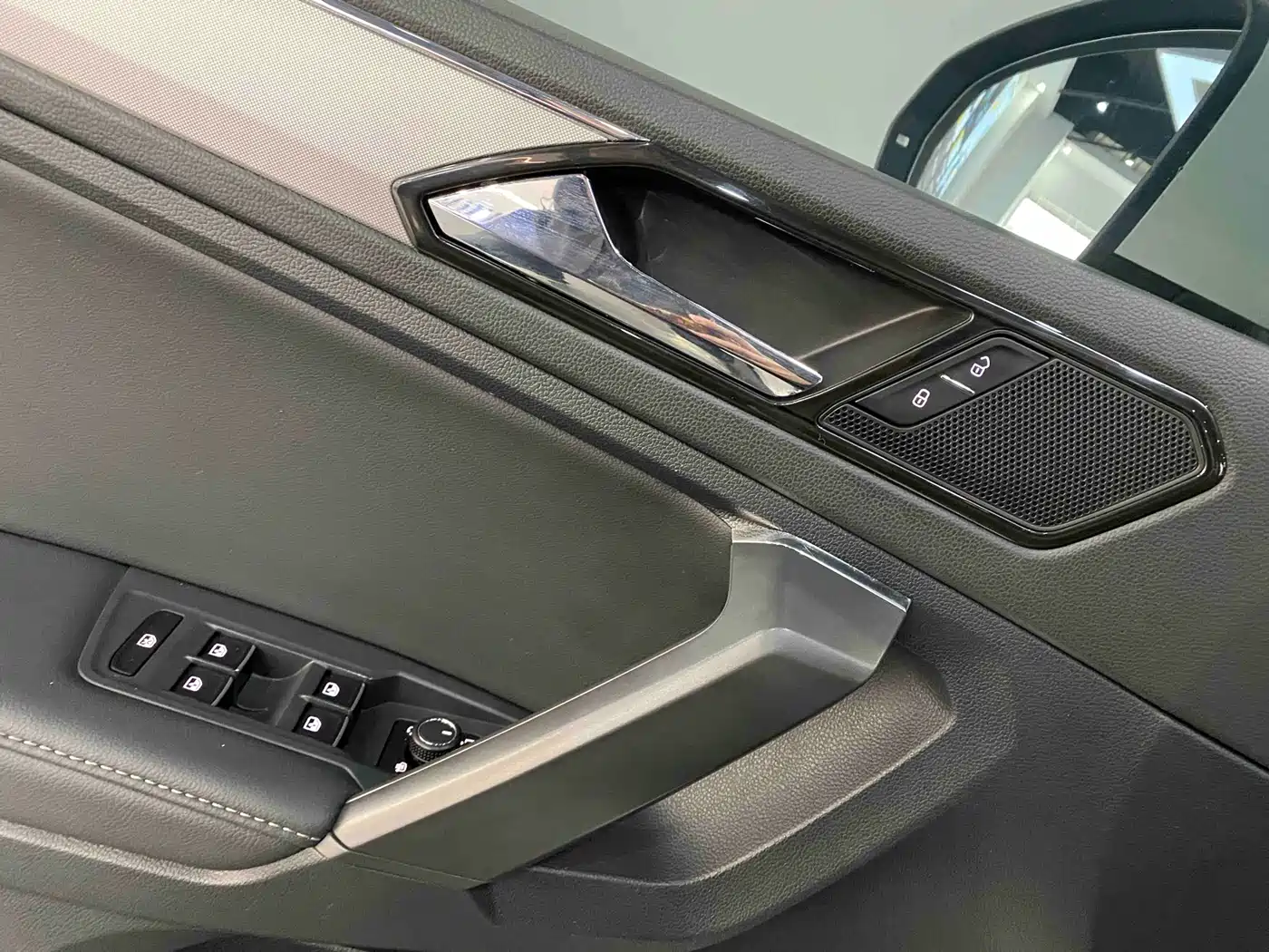 Volkswagen Tiguan L 2021 330TSI Automatic 2WD Smart фото 12