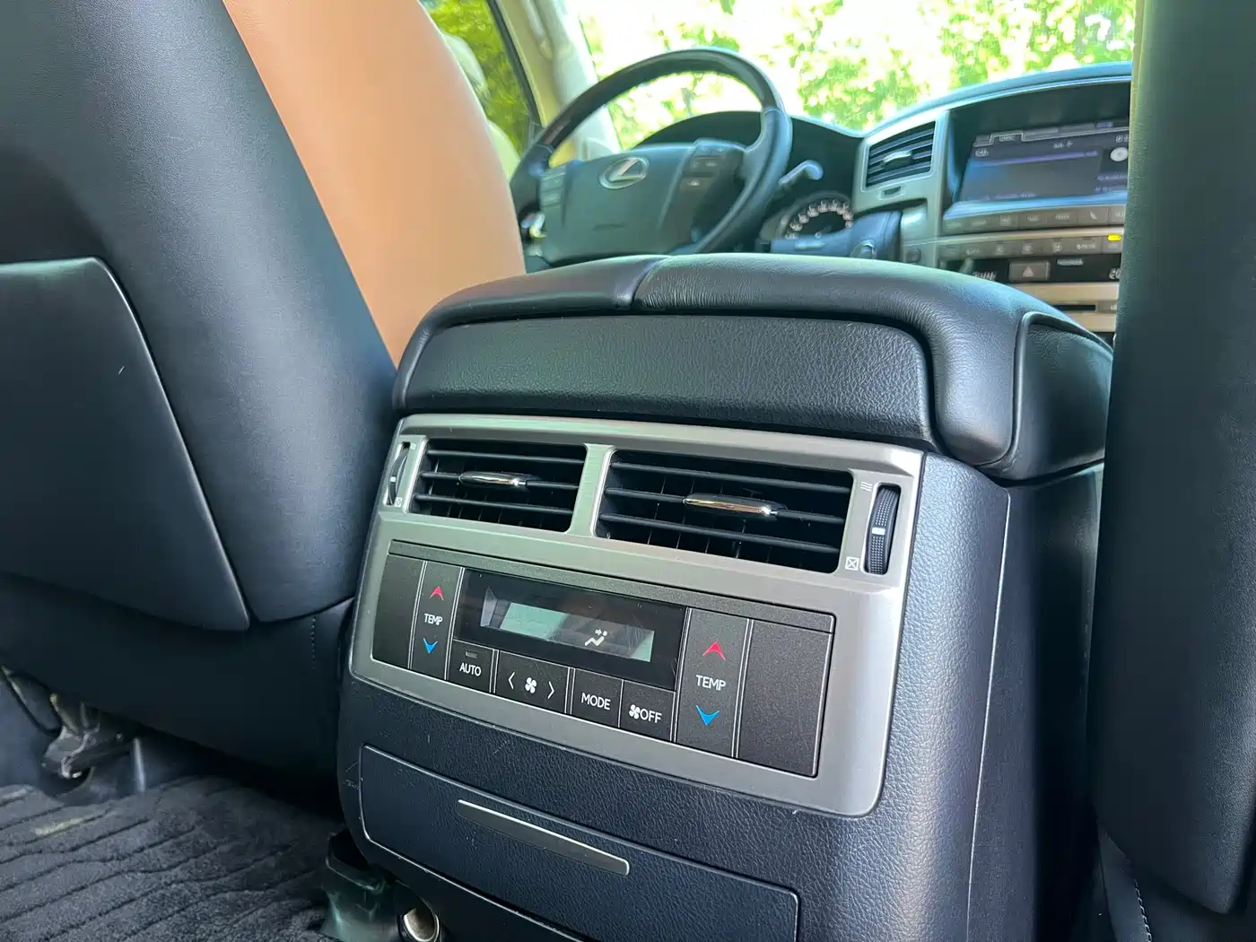 Lexus LX фото 24