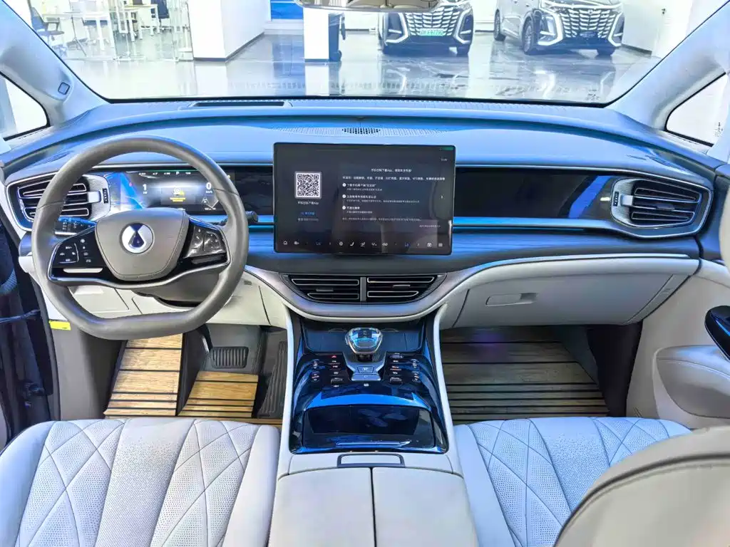 Denza D9 2023 2022 DM-i 970 AWD Flagship