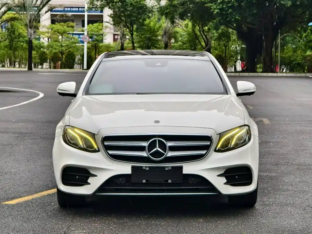 Фото 4 - Mercedes-Benz E-Class