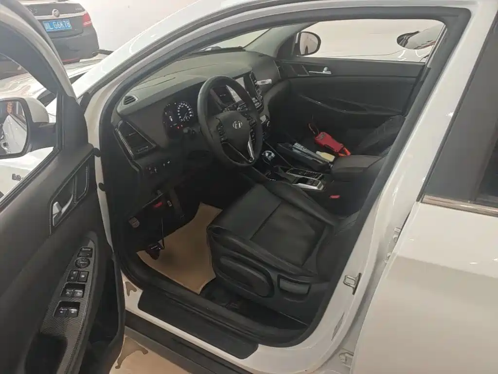 Hyundai Tucson 2015 2015 1.6T Dual Clutch 2WD Leading