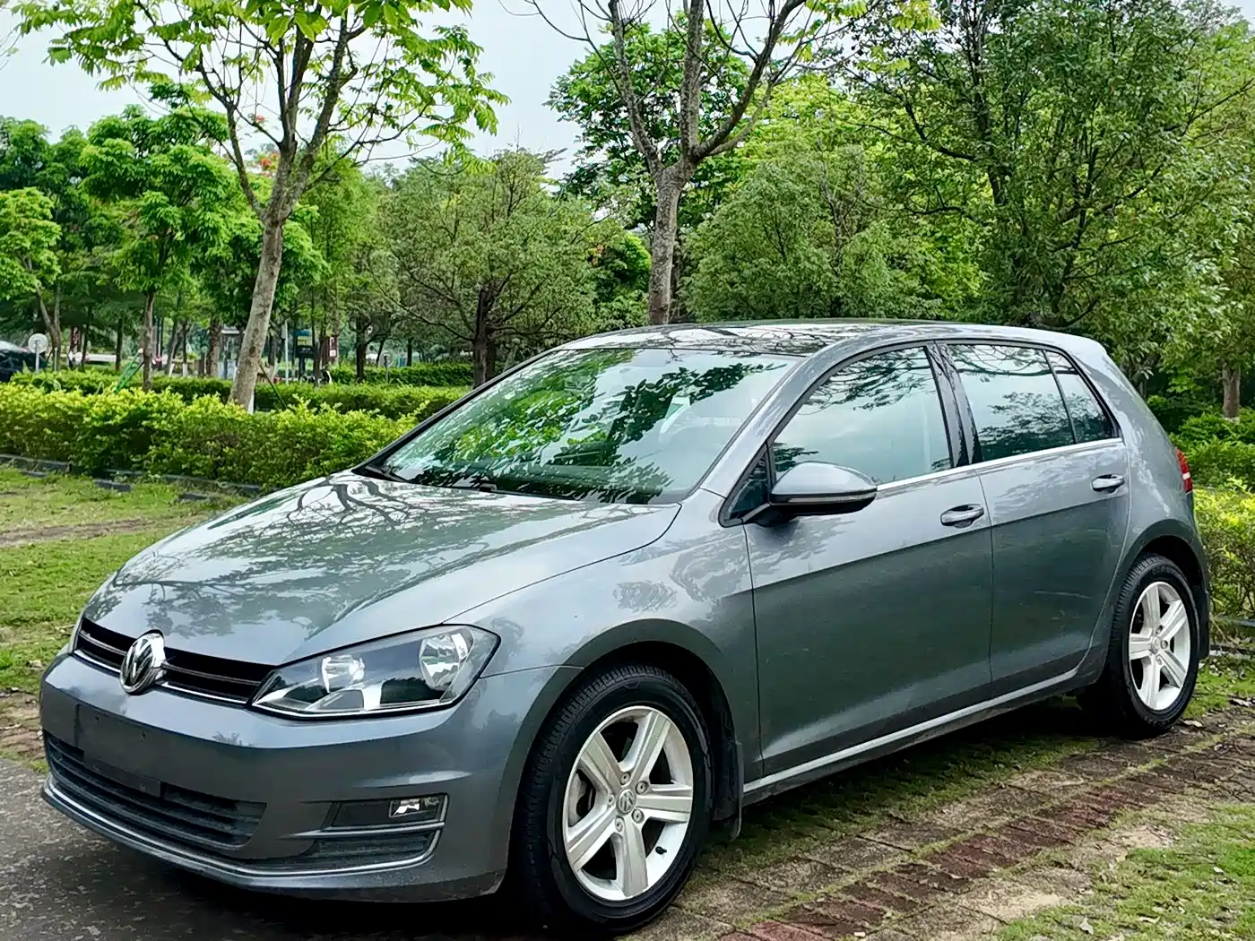 Volkswagen Golf 2014 1.6L Automatic Fashion Edition фото 7