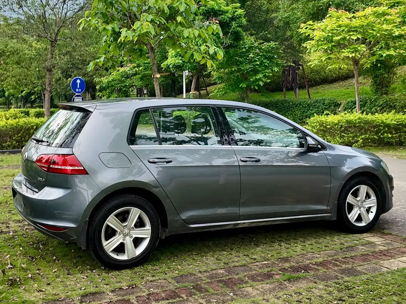 Volkswagen Golf 2014 1.6L Automatic Fashion Edition фото 9