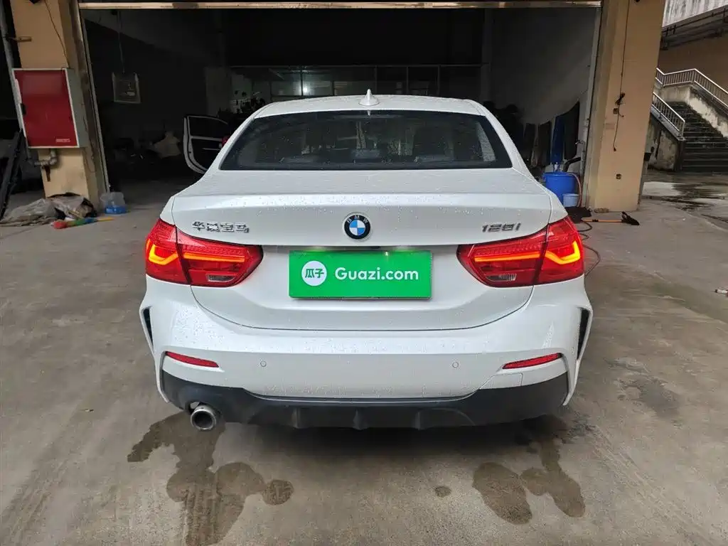 BMW 1 Series 2019 118i M Sport Package фото 4