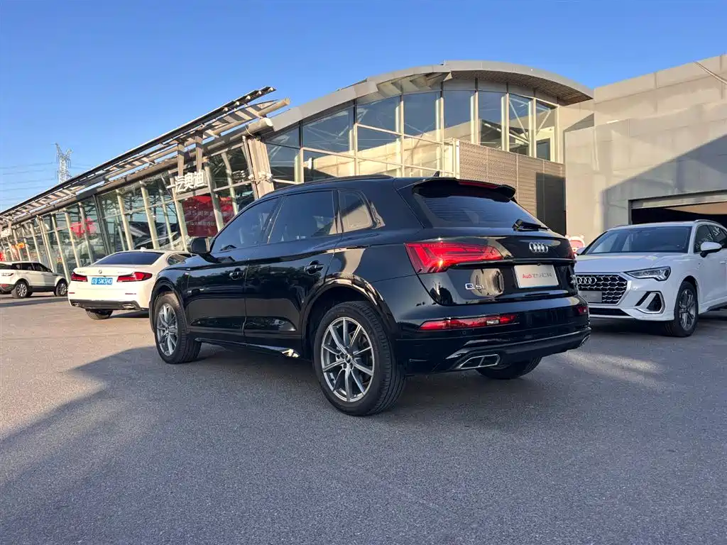Audi Q5L 2023 40T Luxury Dynamic фото 5