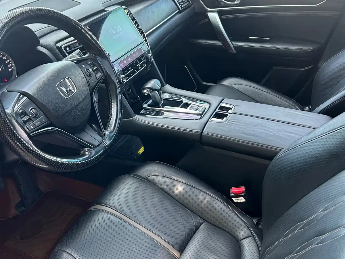 Фото 4 - Honda UR-V