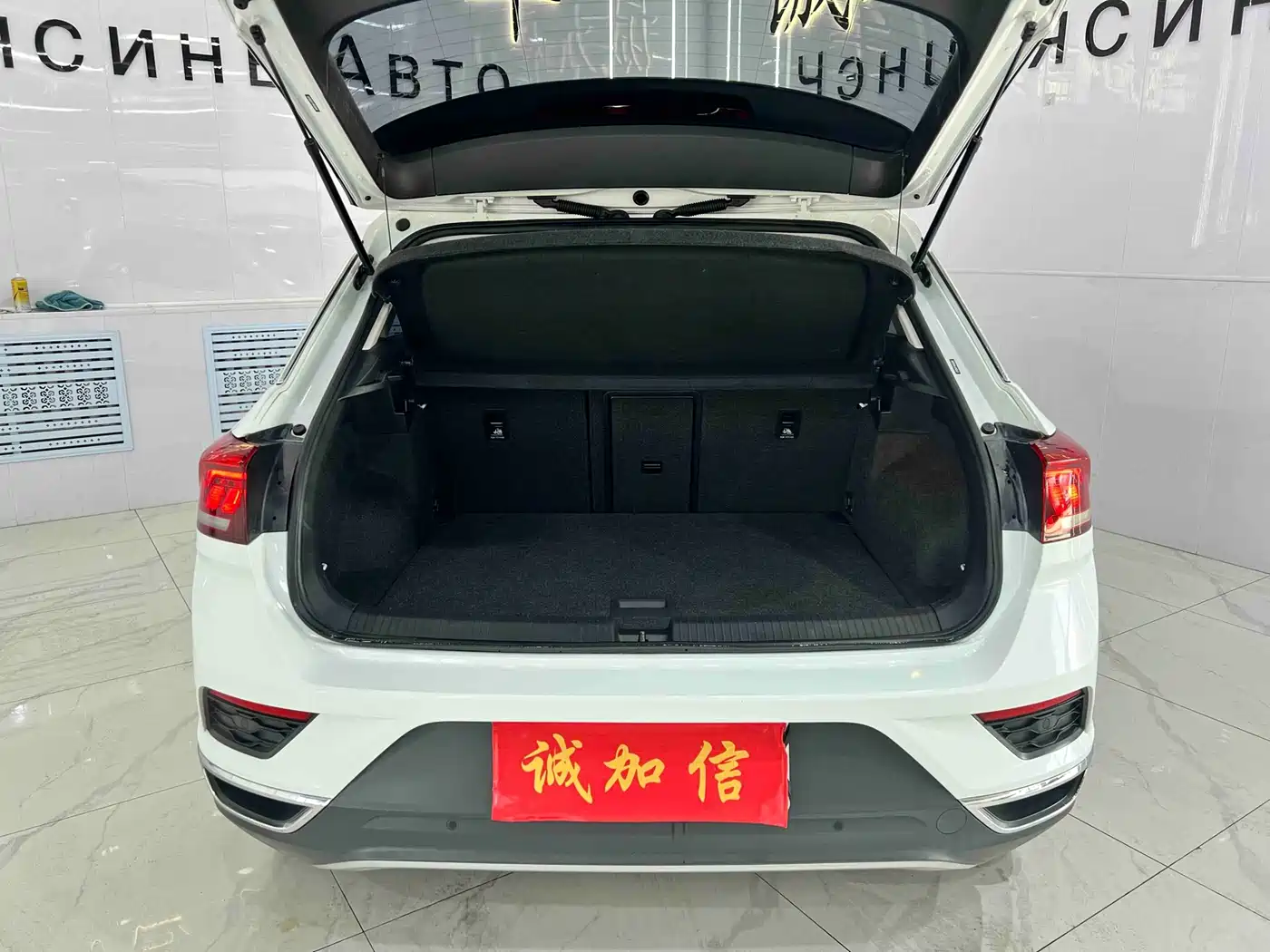 VOLKSWAGEN T ROC EXPLORING SONGS