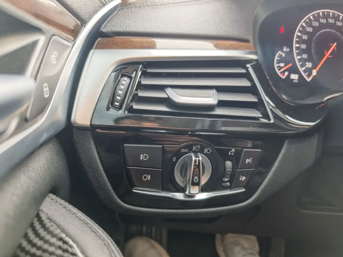 BMW 5 Series 2019 525Li Luxury Package фото 17