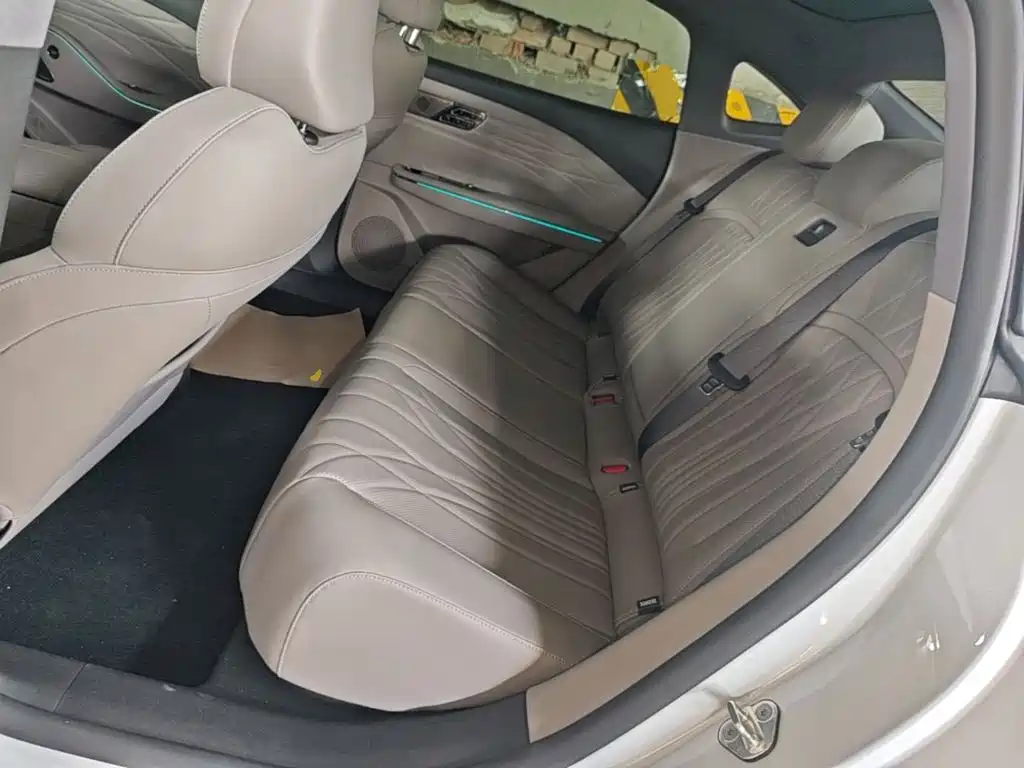 Geely Galaxy Galaxy Xingyao 8 2025 2025 Model 130km EM-i Flagship Edition