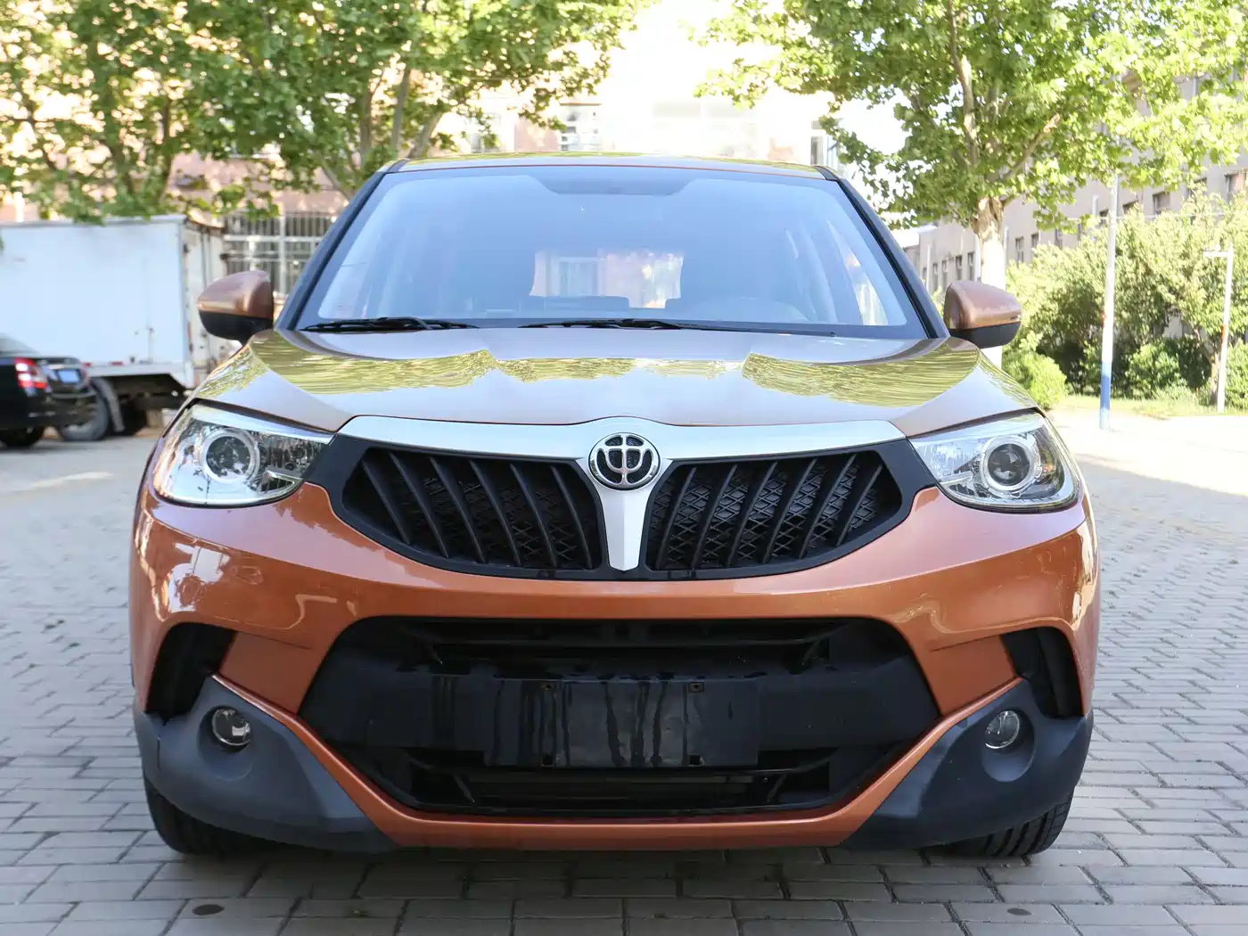 Фото 2 - Zhonghua V3