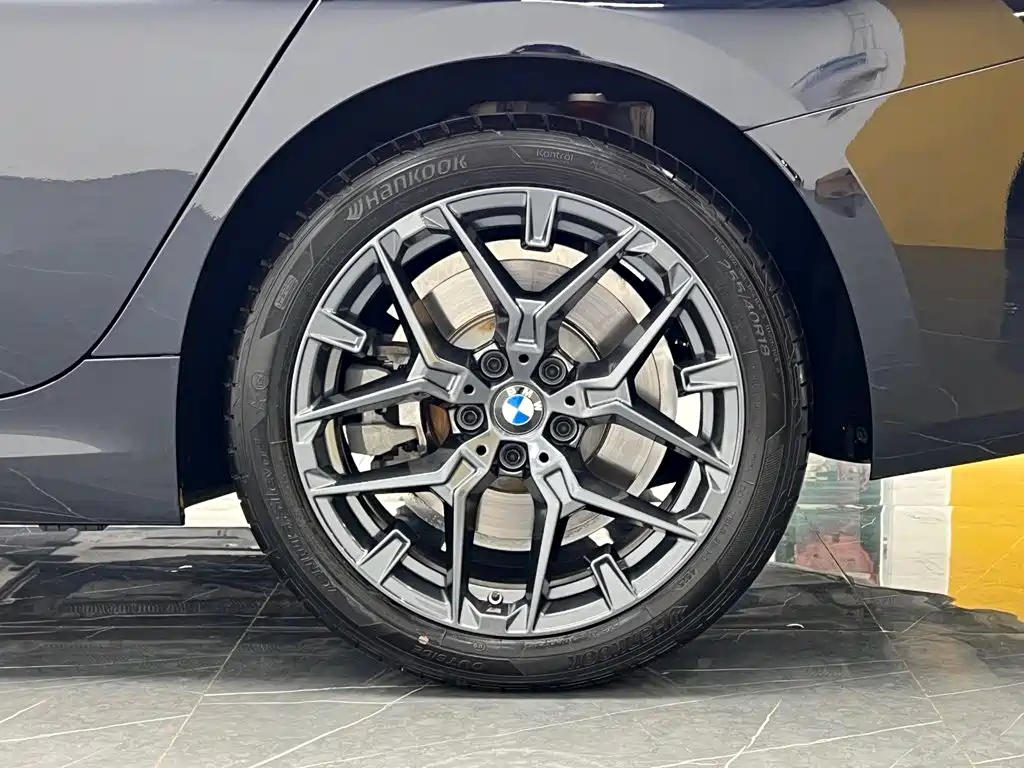 BMW 3 Series 2026 2026 330Li M Sport Shadowline Package