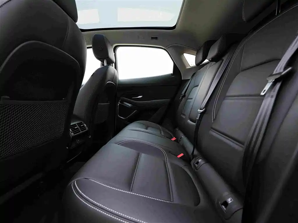 Фото 18 - Jaguar E-PACE