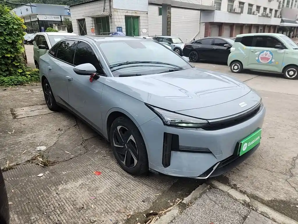 Geely Galaxy Galaxy L6 2024 2023 Model 125km PLUS