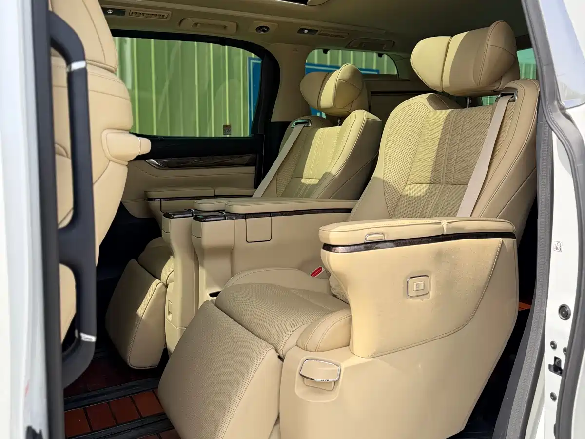 Toyota Alphard 2023 Dual Hybrid 2.5L Ultimate Gold Edition фото 5