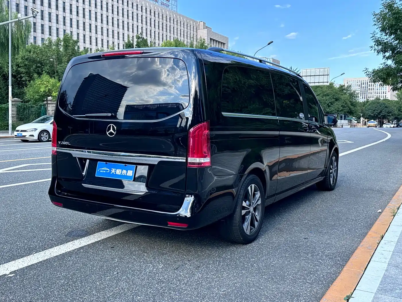 Mercedes-Benz V-Class 2017 2016 V 260 L Premium Long