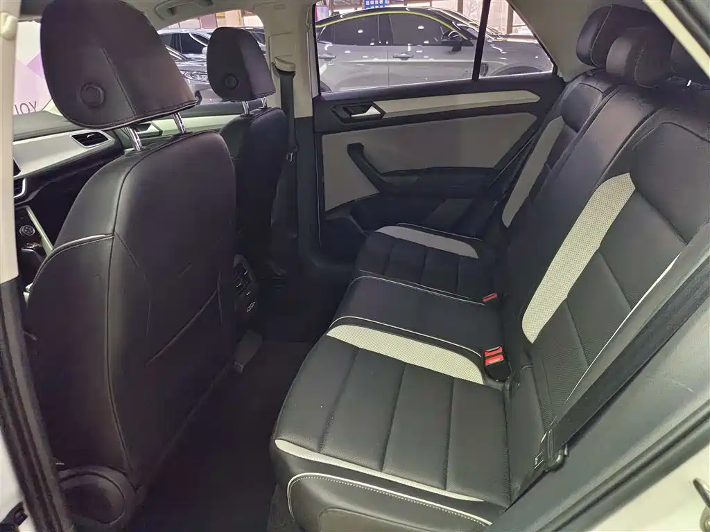 VOLKSWAGEN T-ROC EXPLORING SONGS