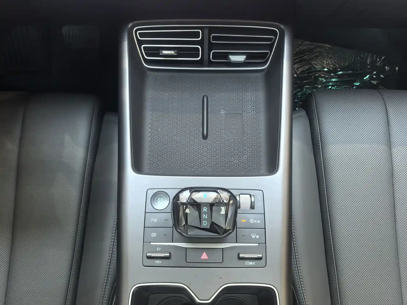 BYD Song Pro New Energy 2025 2nd Generation Smart Drive Edition DM-i 75KM Surpassing Type фото 18