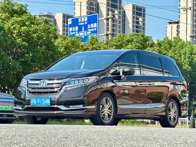 Honda Elysion 2.0L, Гибрид, Люкс