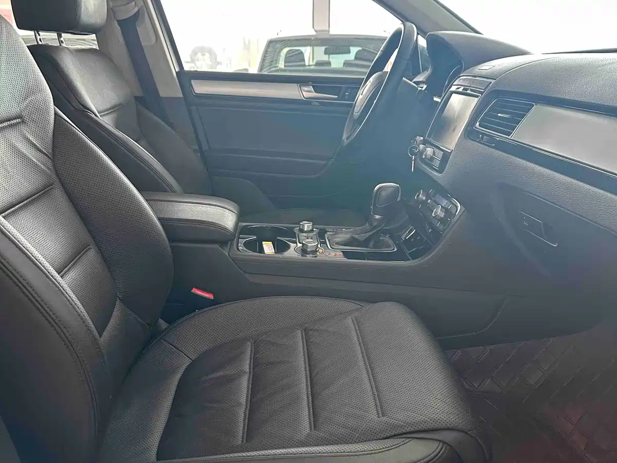 Volkswagen Touareg 2018 3.0TSI Glory Collector's Edition фото 9