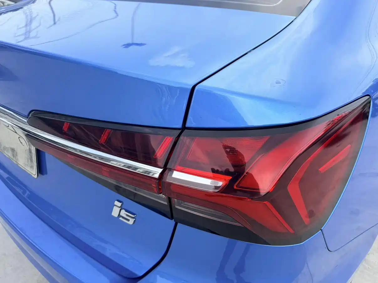 Фото 16 - Roewe i5