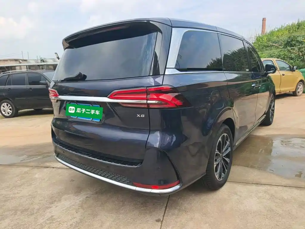 Фото 7 - Roewe iMAX8