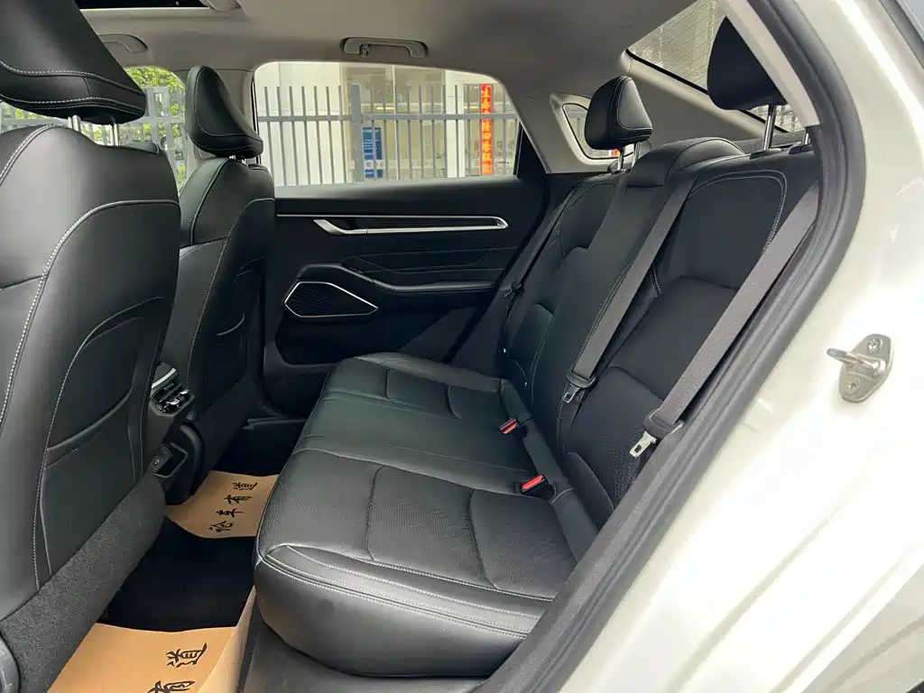 Фото 4 - Geely Emgrand