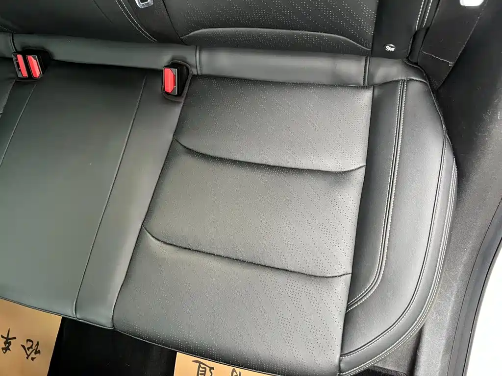 Фото 17 - Geely Emgrand