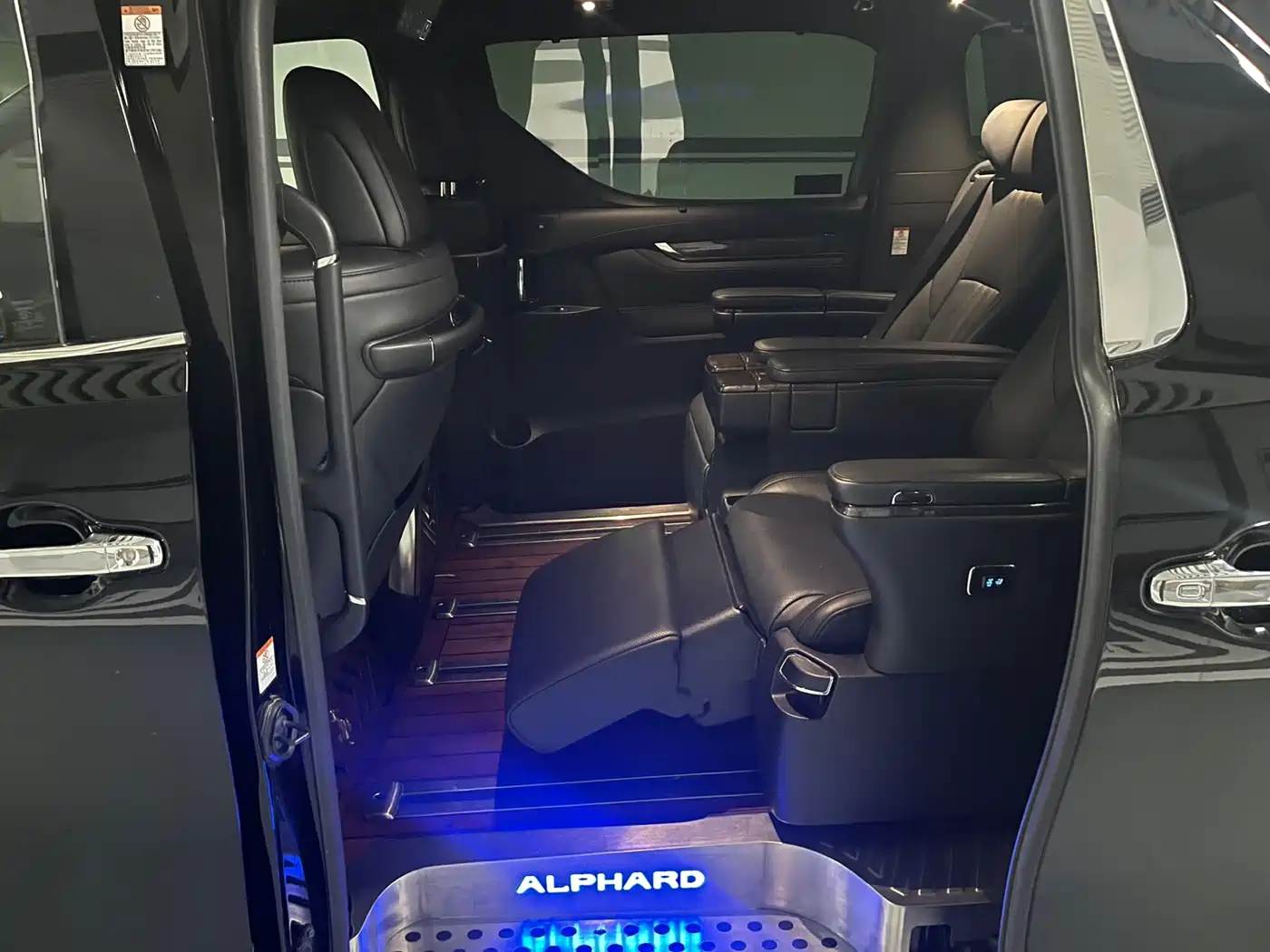 Toyota Alphard 2020 Hybrid 2.5L Premium Edition фото 15
