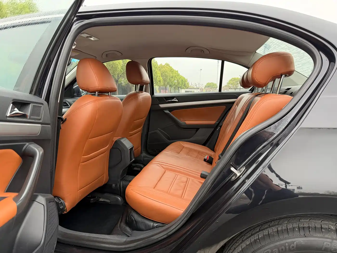 Volkswagen Lavida 2015 1.6L Manual Trend Edition фото 9