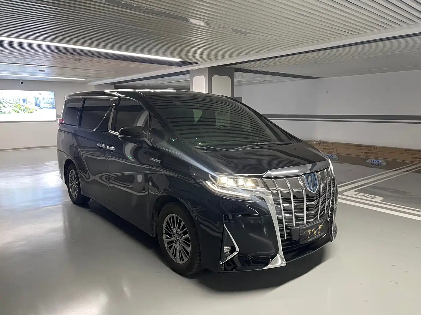 Toyota Alphard 2020 Hybrid 2.5L Premium Edition фото 3