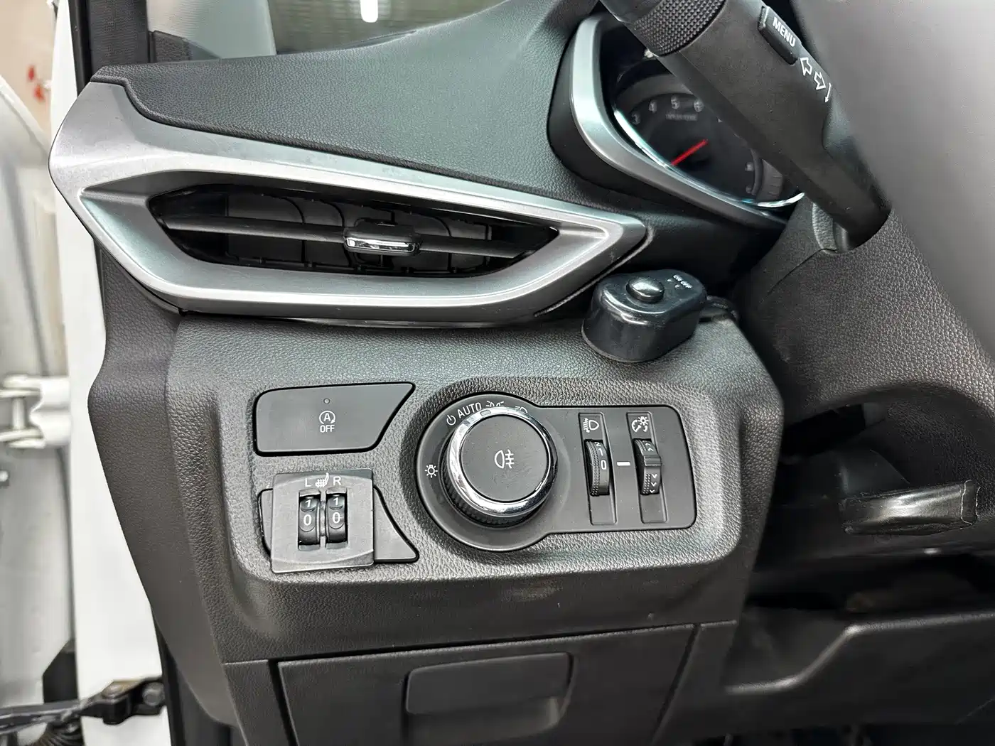Chevrolet Volando 2023 2020 Mild Hybrid Redline 530T Automatic Prestige Edition (5+2 seater)