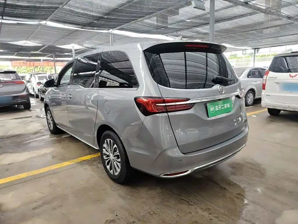 Photo 5 - Buick GL8