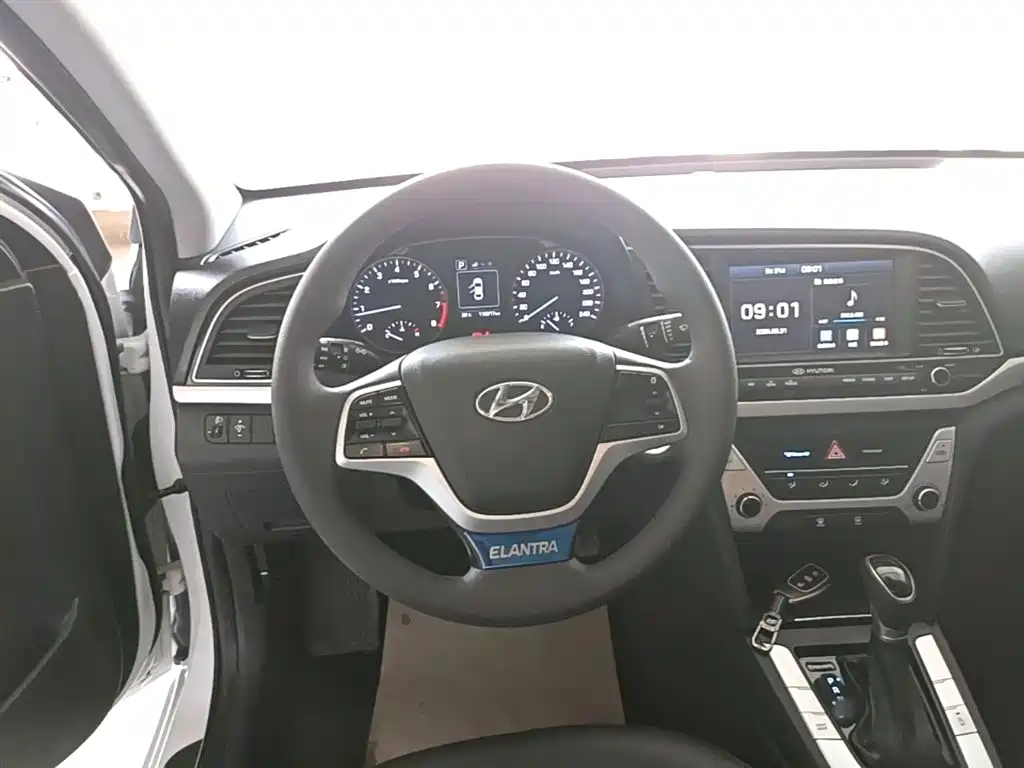 Hyundai Elantra 2016 Model 1.6L Automatic Smart Elite фото 11