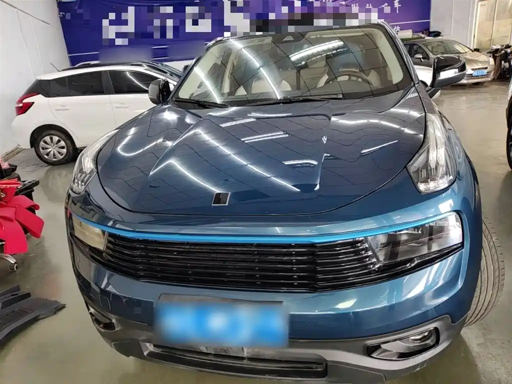 Lynk & Co 01 2017 2.0T 2WD Pro Shine Edition фото 3