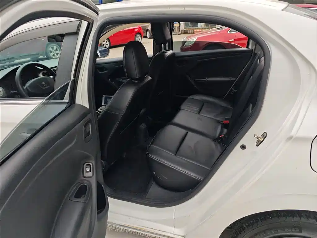 Peugeot 301 2018 1.6L Manual Comfort Edition фото 17