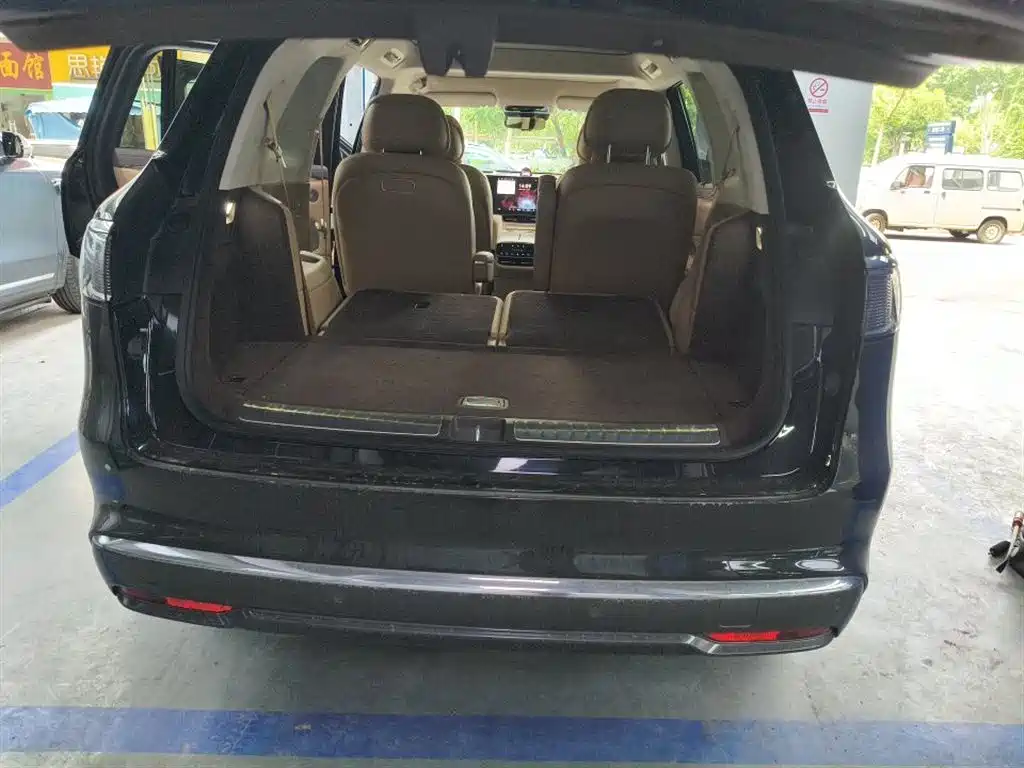 AITO Wenjie AITO M8 2025 Extended Range Ultra 53.4kWh 6-Seater фото 6