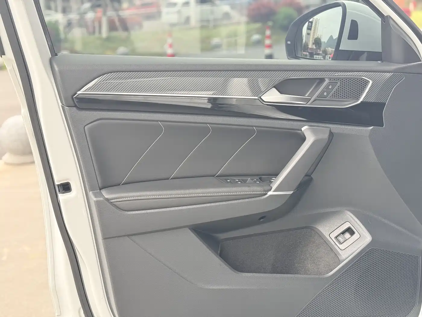 Volkswagen Tayron 2022 380TSI 4WD R-Line Smart Connect Edition фото 20