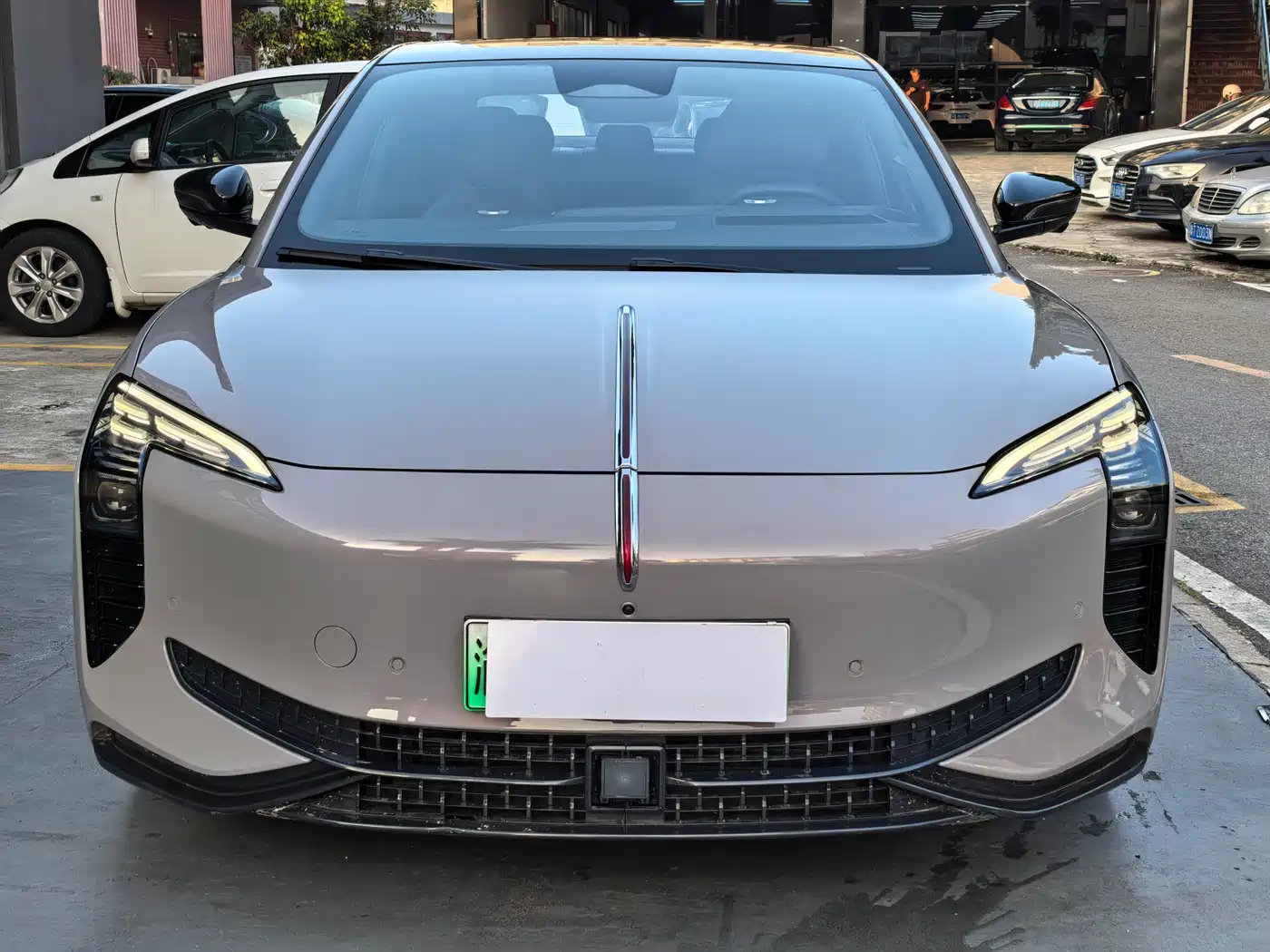Hongqi EH7 2024 Model 760 Pro+ AWD фото 2